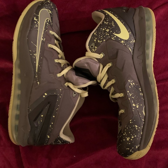 LeBron 11 Nike men’s athletic shoes. Very good condition, barely worn. Size 13. - Picture 3 of 4